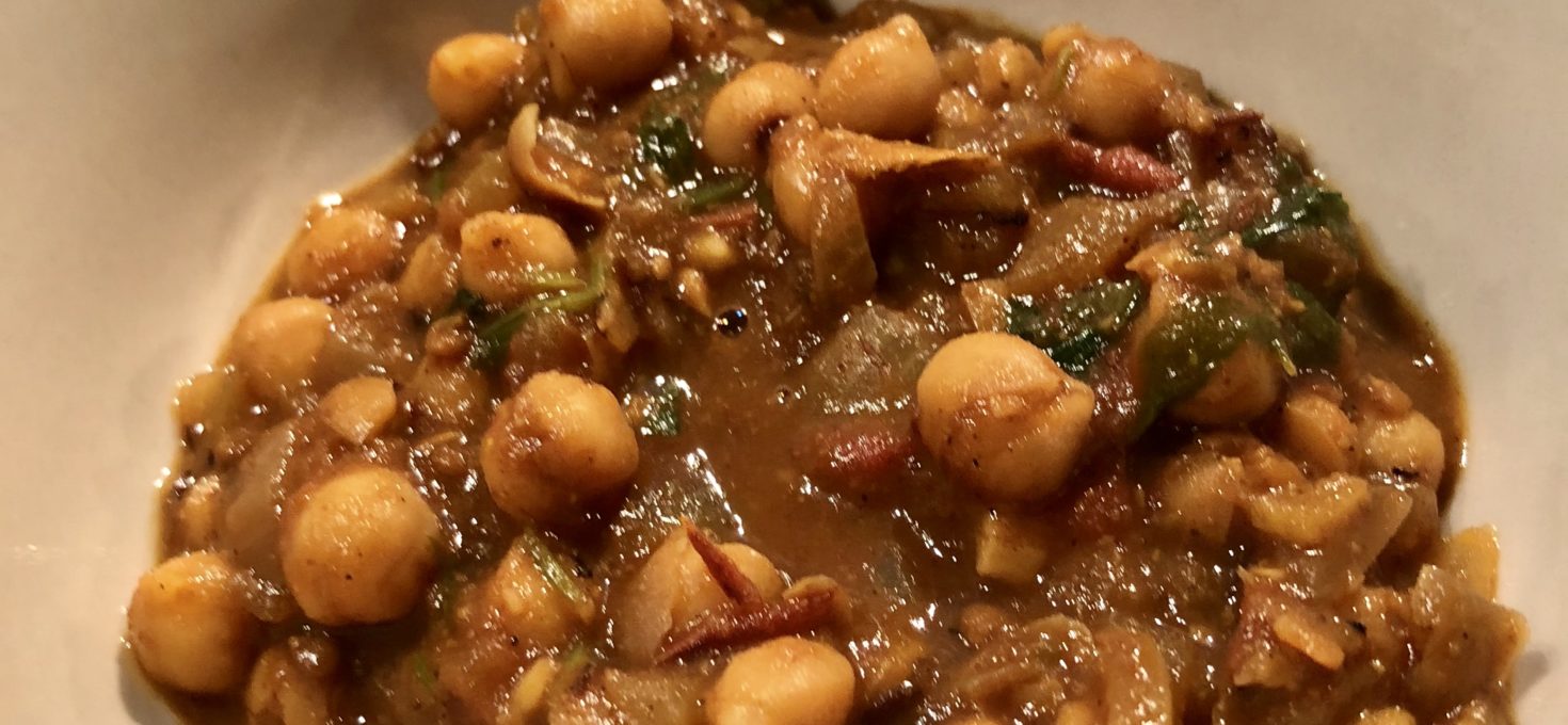 Punjabi Chole – Chickpea curry with dried mango powder